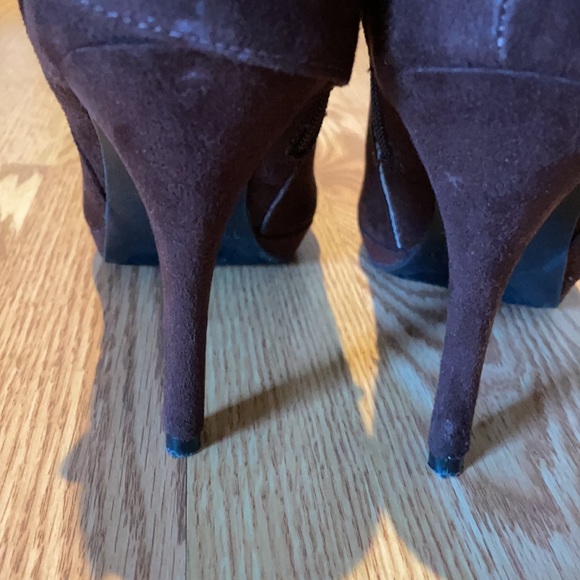 🛍 Brown Heeled Booties - Picture 7 of 8